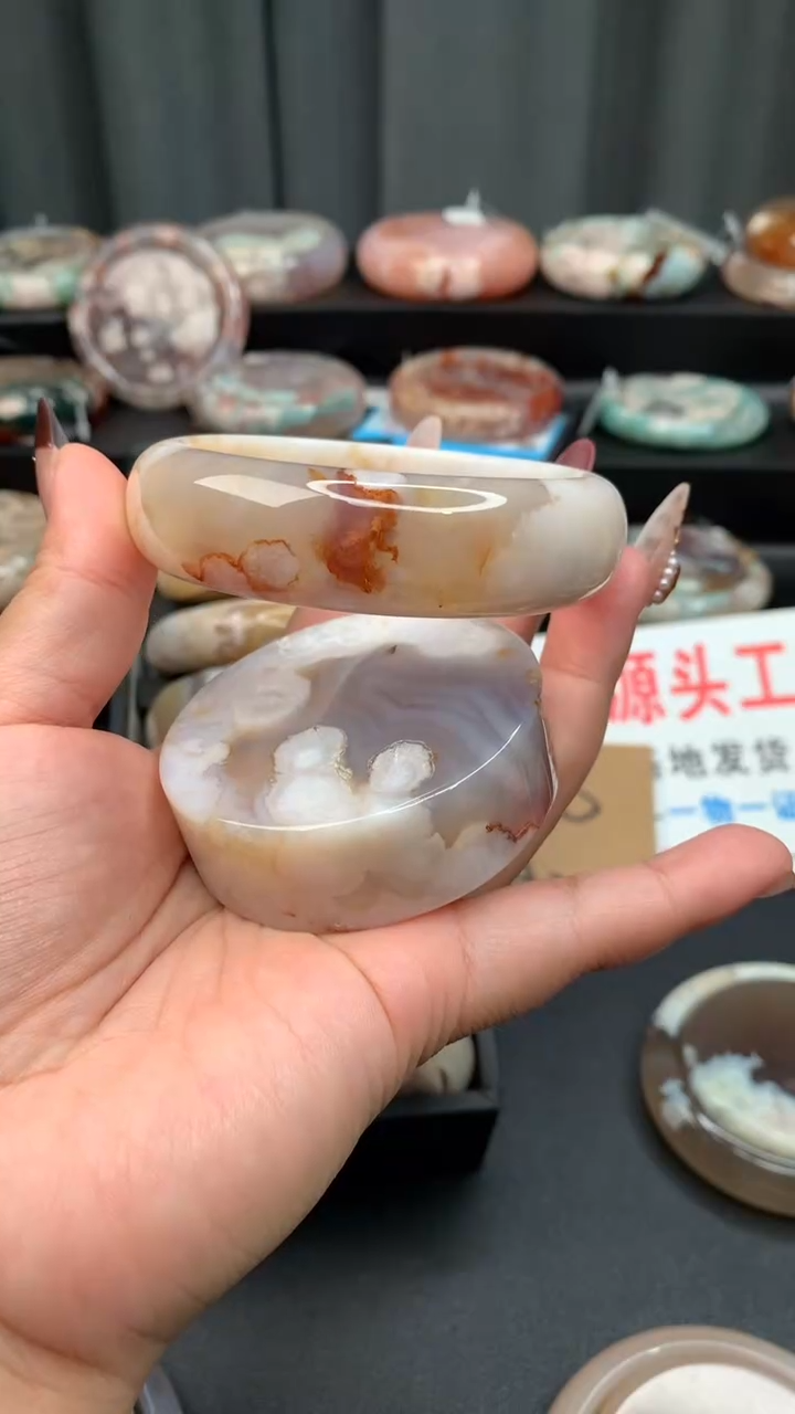 未镶嵌手镯石英质玉（60圈口）赠送镯心 无证书 