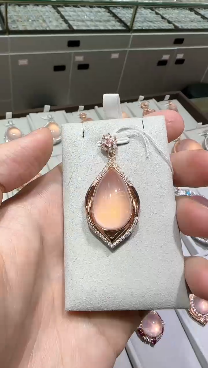 【闪购商品】芙蓉石颈饰银S925镶嵌15*22mm水滴款星光粉水晶