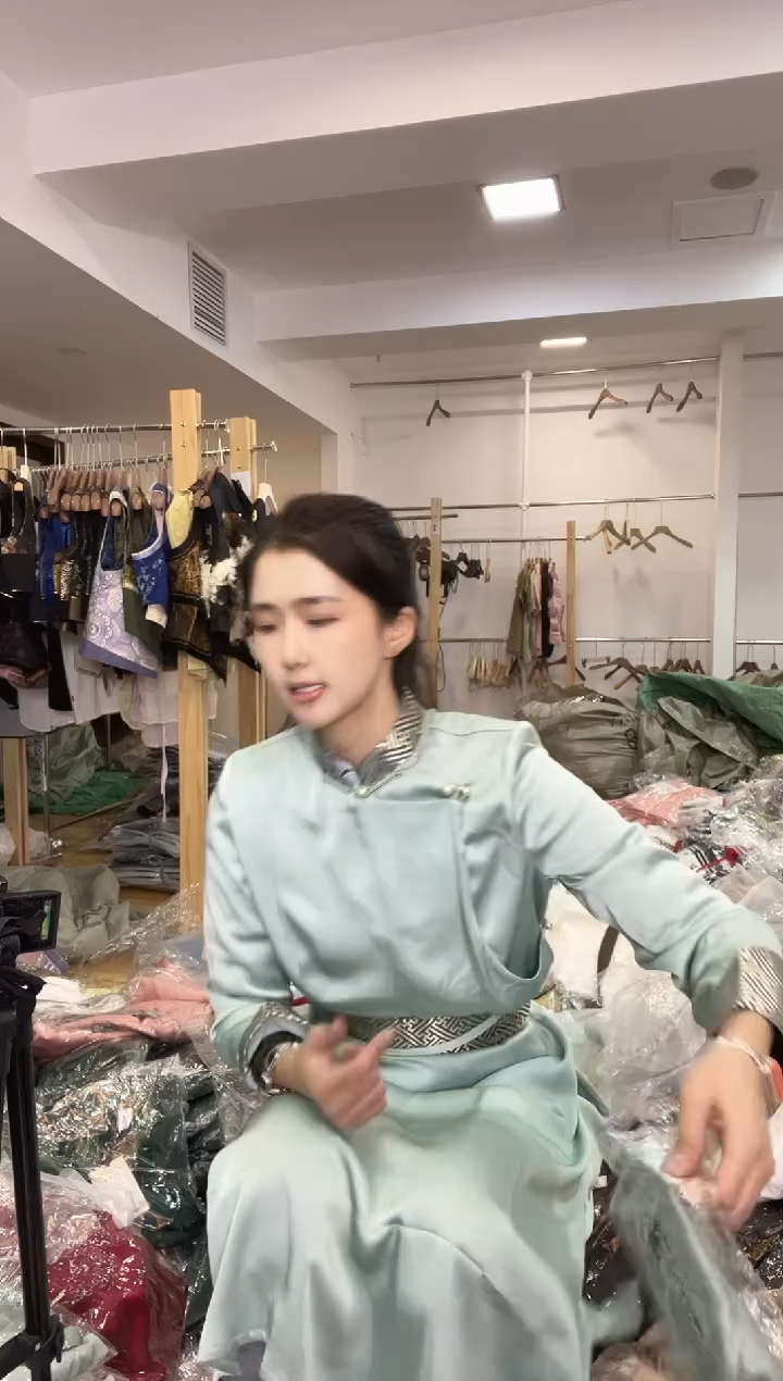 连衣裙       L码        110-120斤