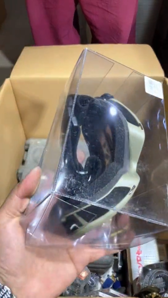 8新中古商品，瑕疵品，不保好坏。946