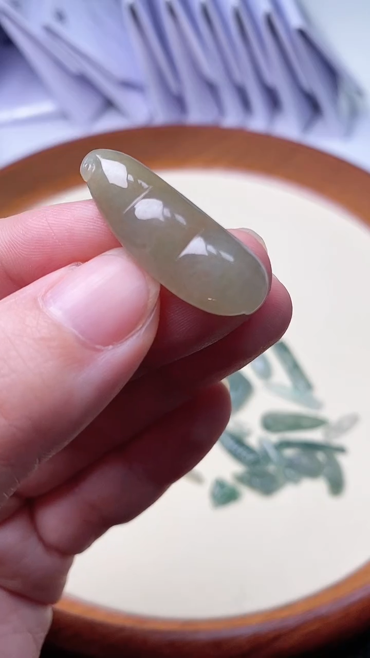 【闪购商品】翡翠挂件未镶嵌豆子