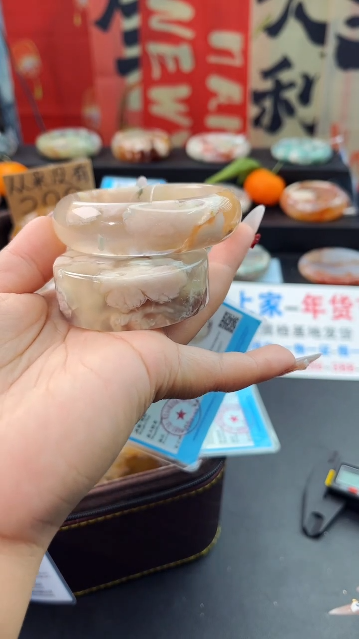 【闪购商品】石英质玉手镯未镶嵌赠送镯心（56圈口）