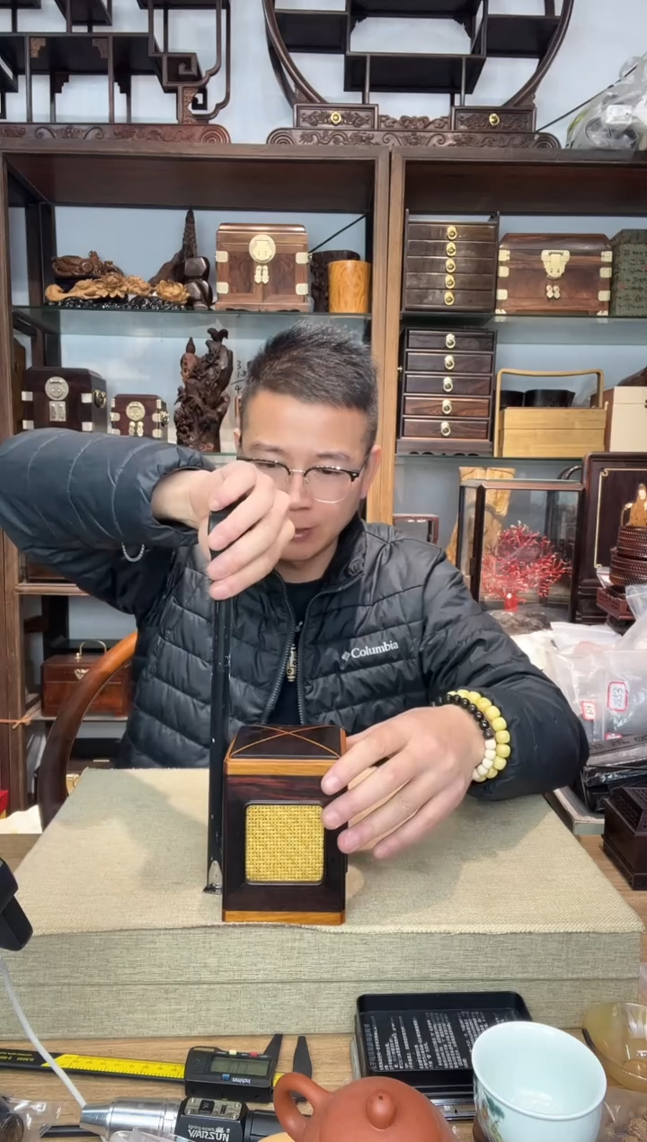 乌木类书架703大红酸枝镶嵌款藤编茶叶罐