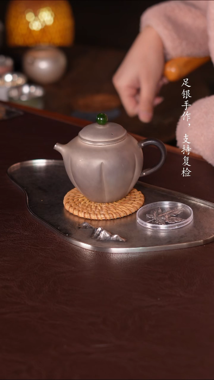 L*大漆钮光面瓜瓣紫皮口打出泡茶壶