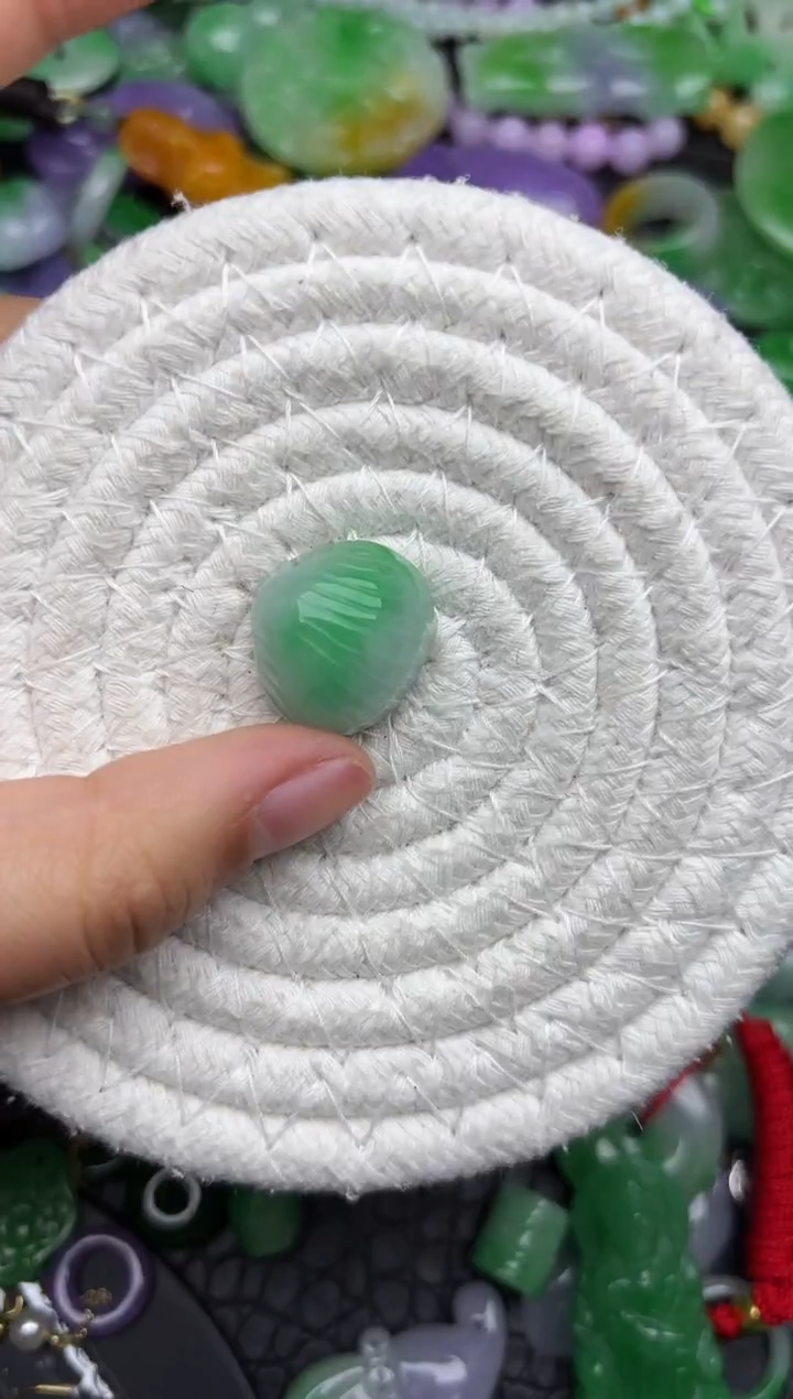 颈饰未镶嵌翡翠缅甸翡翠吊坠