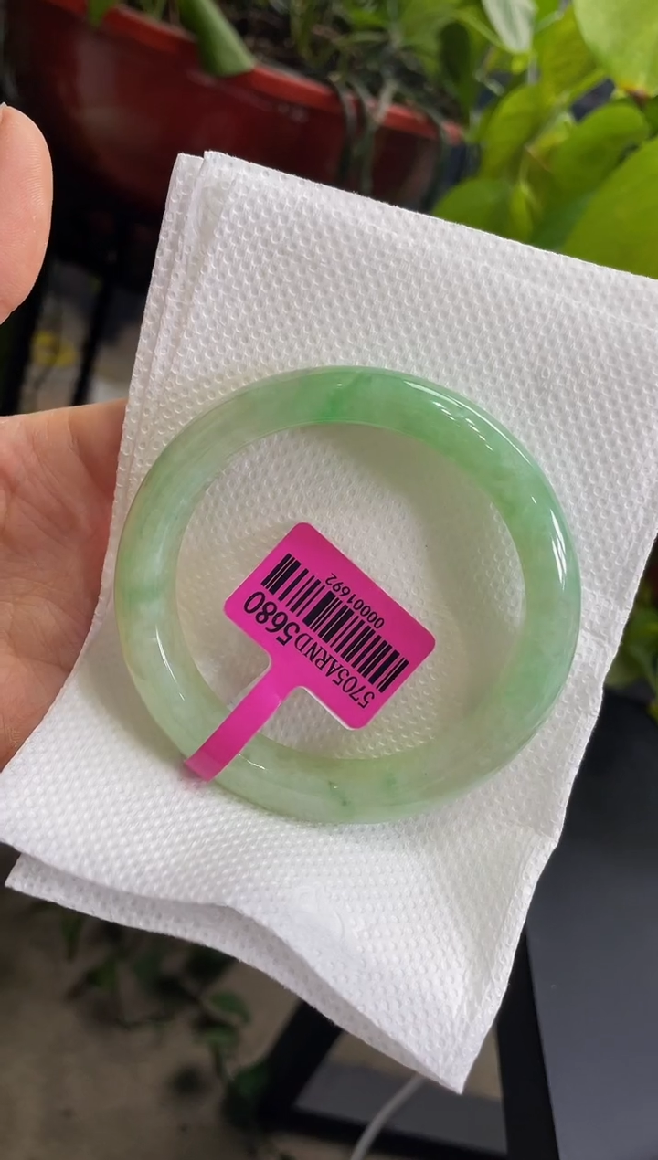 翡翠手镯未镶嵌手镯