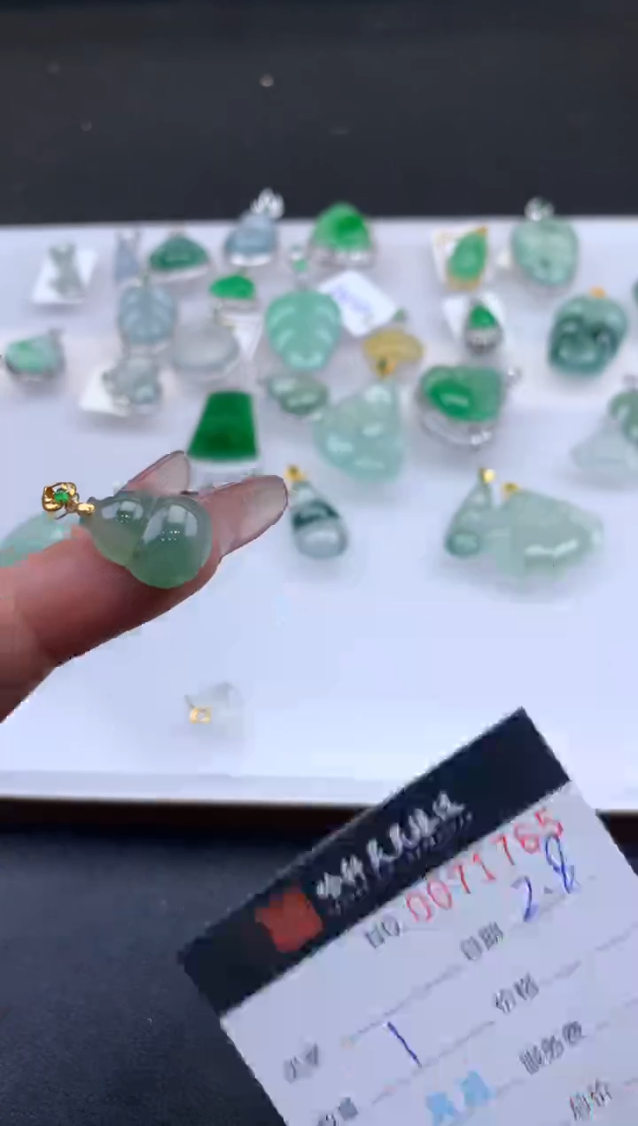 【闪购商品】翡翠挂件未镶嵌哈轩 挂件1