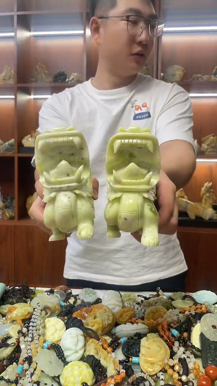 未镶嵌蛇纹石玉摆件多样性发货发其中一件