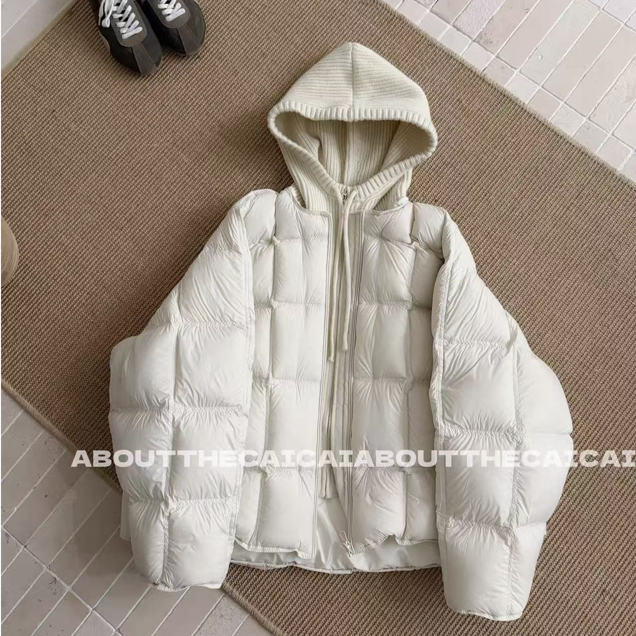 2025冬季新款时尚气质云朵泡芙连帽长袖假两件棉服外套女