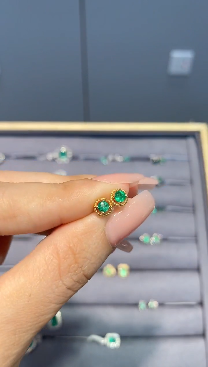 耳饰18K金镶嵌祖母绿耳钉