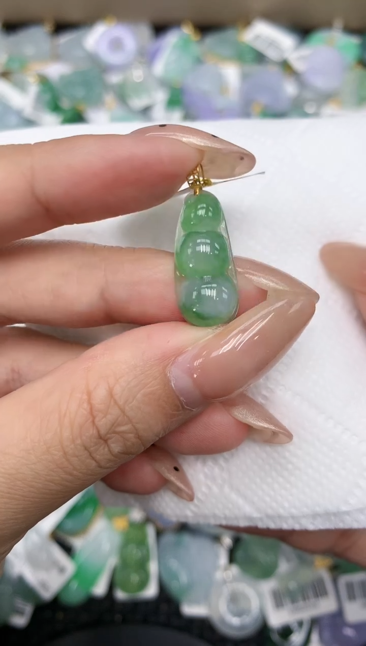 颈饰18K金镶嵌翡翠a货支持复检百元以上9元证书费自理