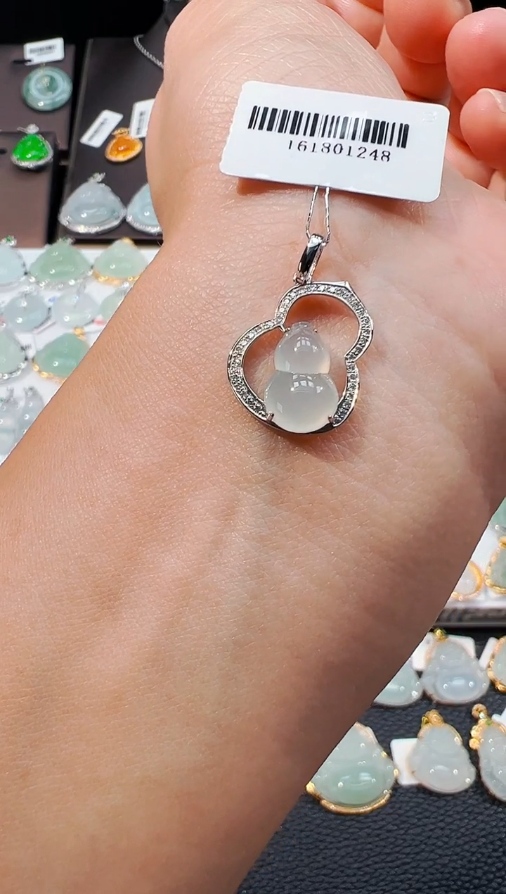 项链18K金镶嵌翡翠葫芦吊坠