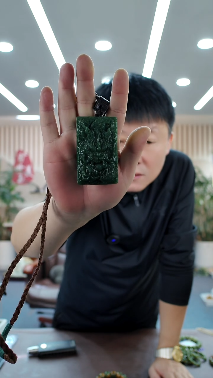 颈饰未镶嵌和田玉（碧玉）吊坠