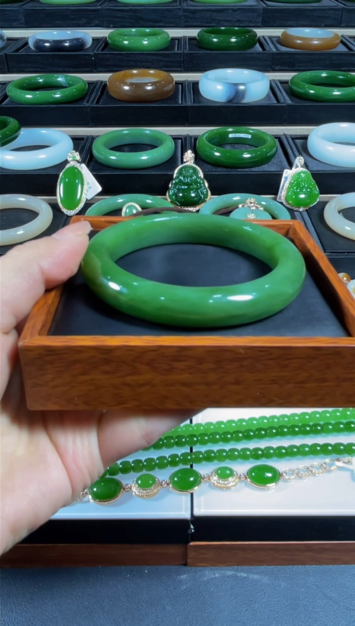 【闪购商品】和田玉手镯未镶嵌.