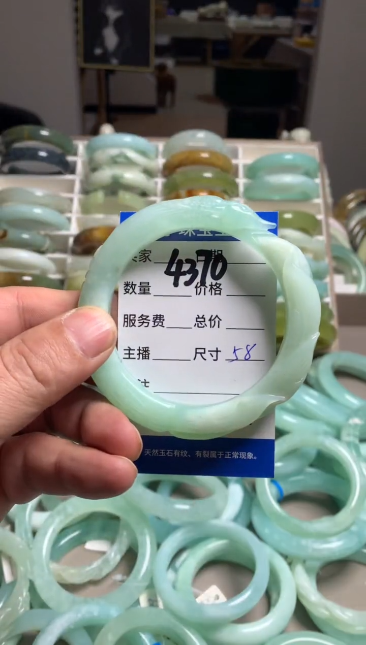 【闪购商品】蛇纹石玉手镯未镶嵌4370