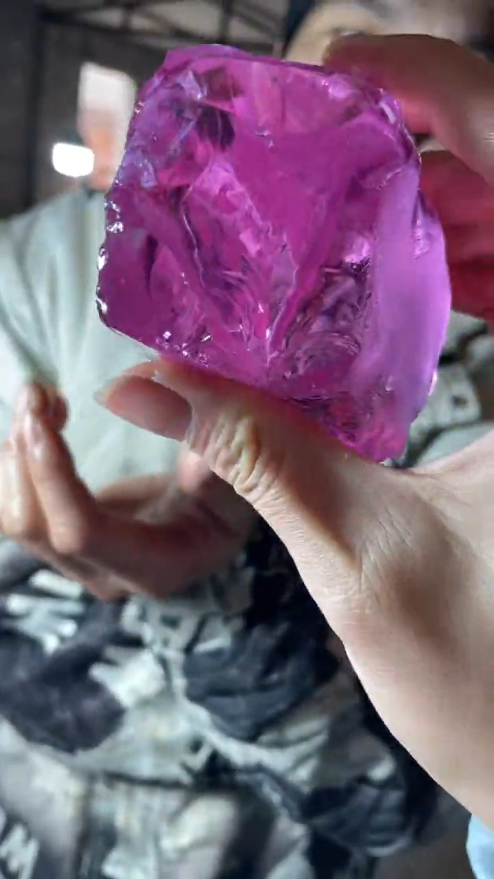 新疆五彩石原石摆件