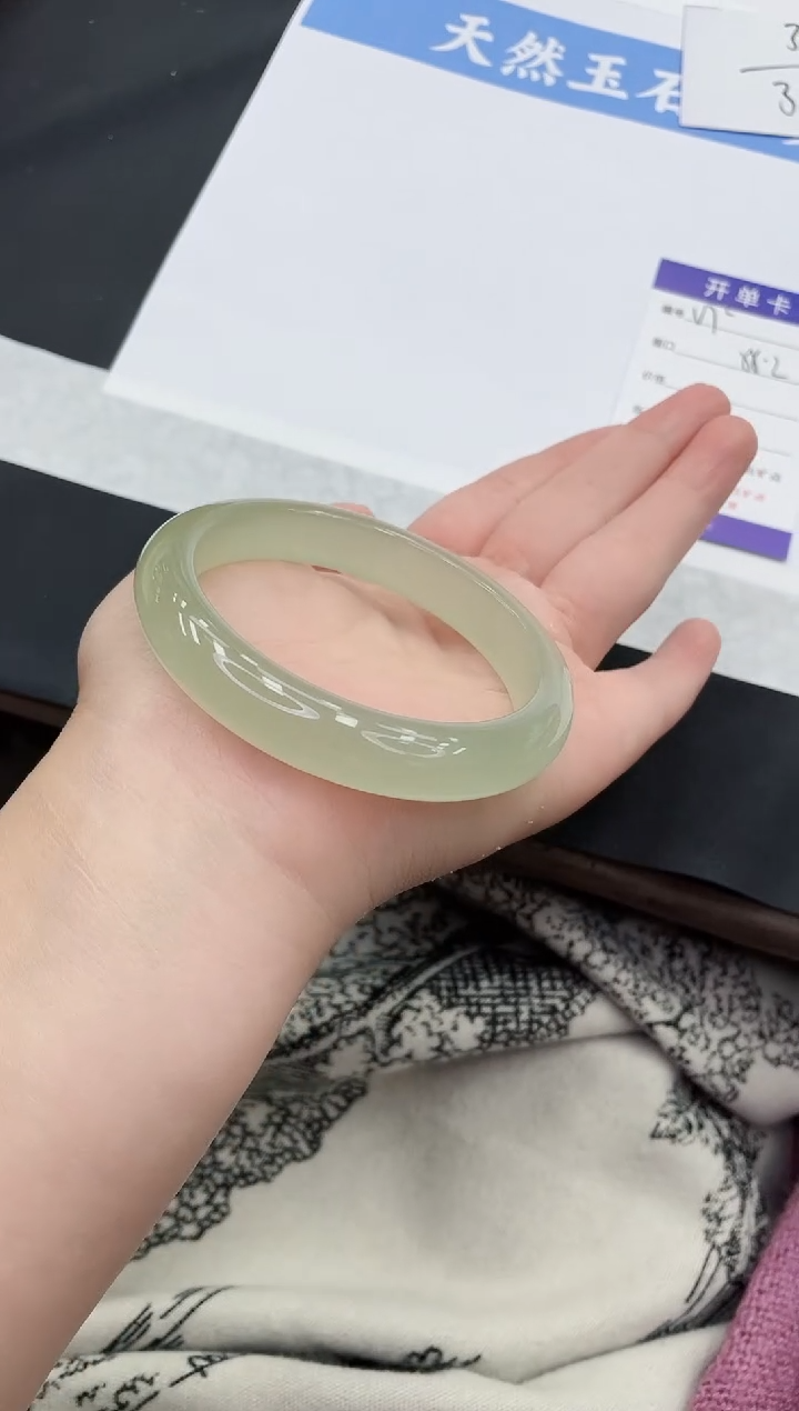 【闪购商品】石英质玉手镯未镶嵌D7--58