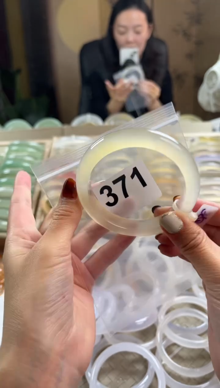 手镯玛瑙/玉髓未镶嵌S****?371