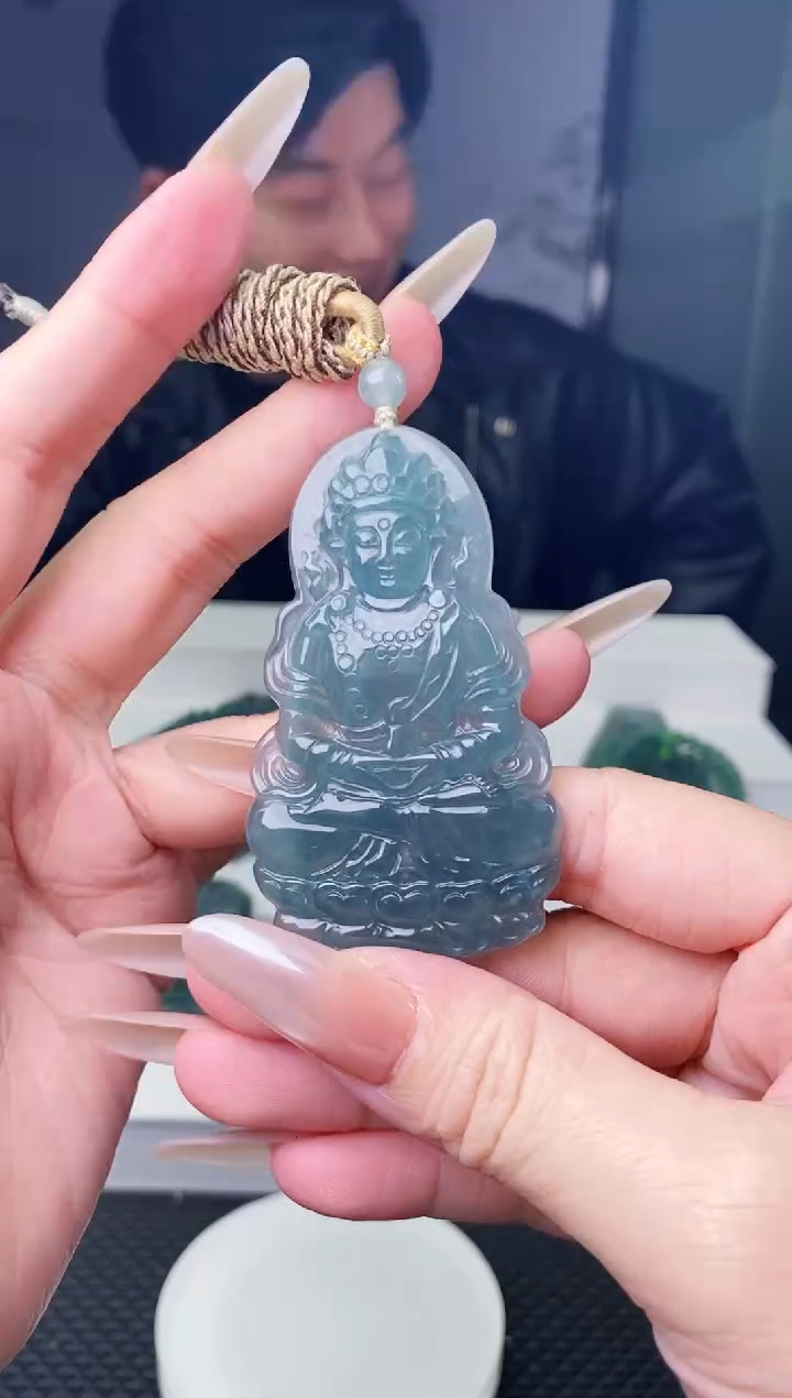 颈饰未镶嵌翡翠 