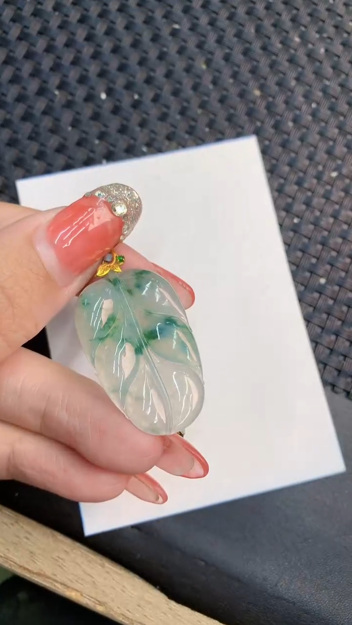 颈饰18K金镶嵌翡翠1