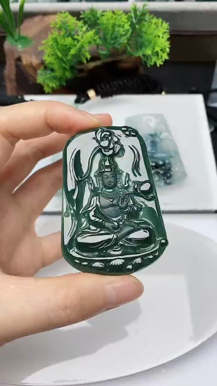 【闪购商品】翡翠颈饰未镶嵌        