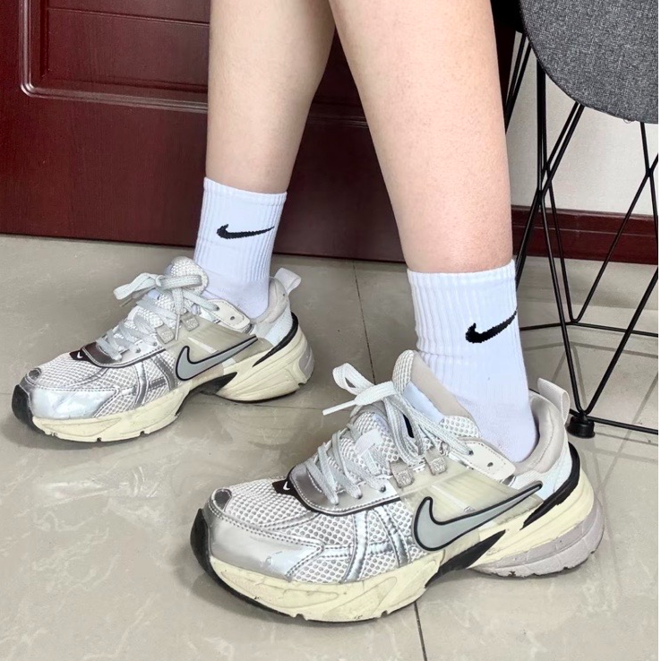 nike耐克女鞋运动鞋W NIKE V2K RUN潮流板鞋/雅丹风鞋FD0736-100