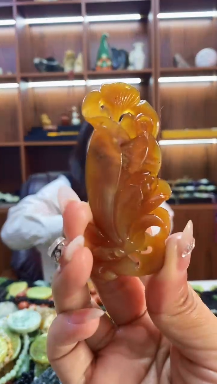 未镶嵌蛇纹石玉吊坠   