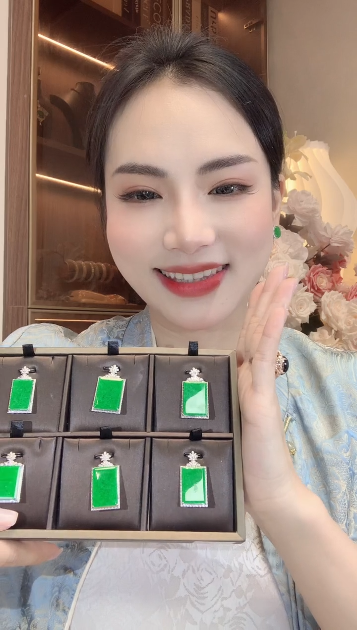 【闪购商品】翡翠18K金镶嵌吊坠(不含链)A28 多样性发货一件