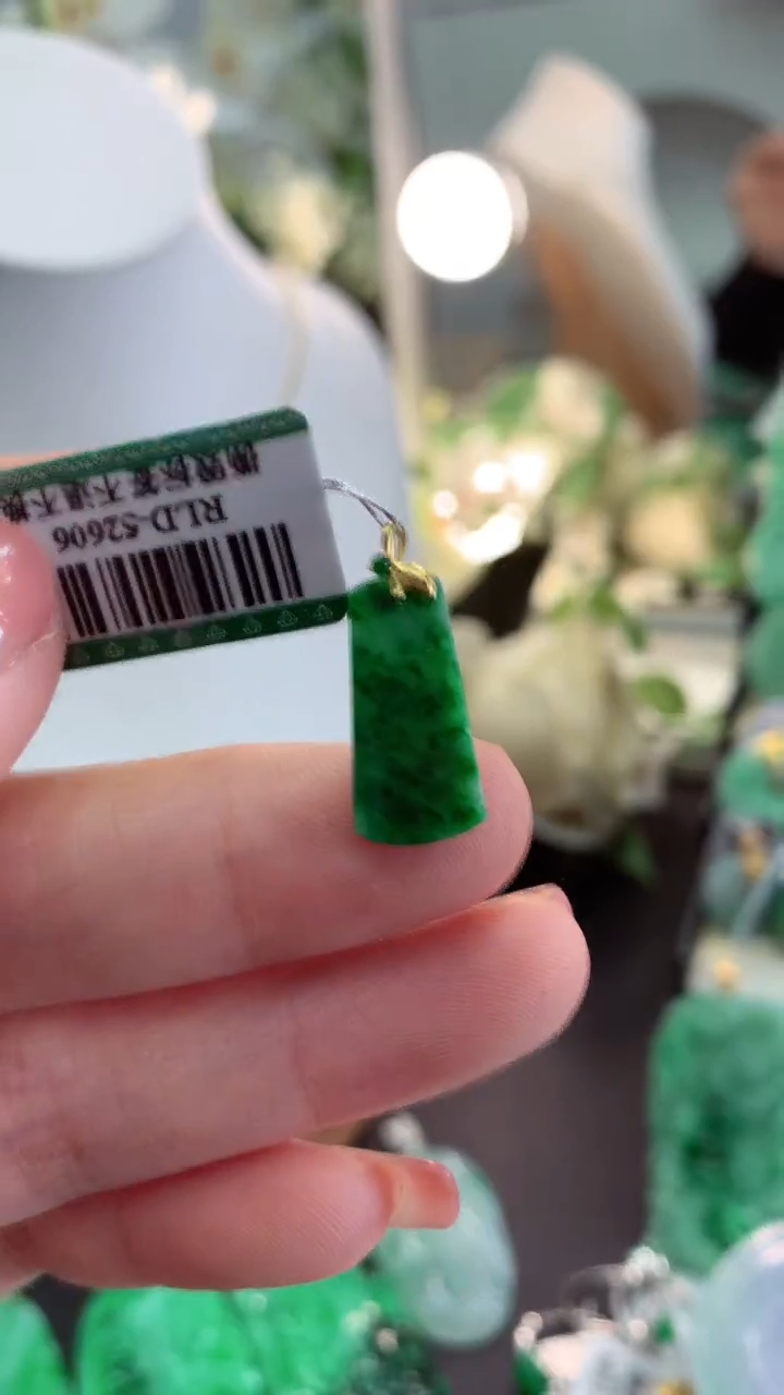 【闪购商品】翡翠吊坠(不含链)18K金镶嵌挂件