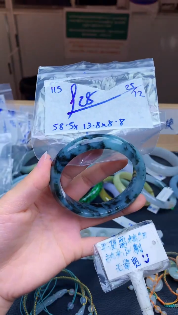 未镶嵌定制翡翠115毛货需精细抛光手镯拍一发一