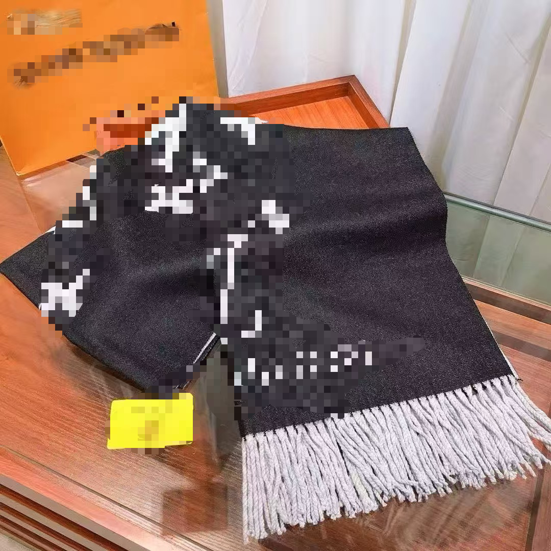 【格子家】双面时尚字母围巾B594