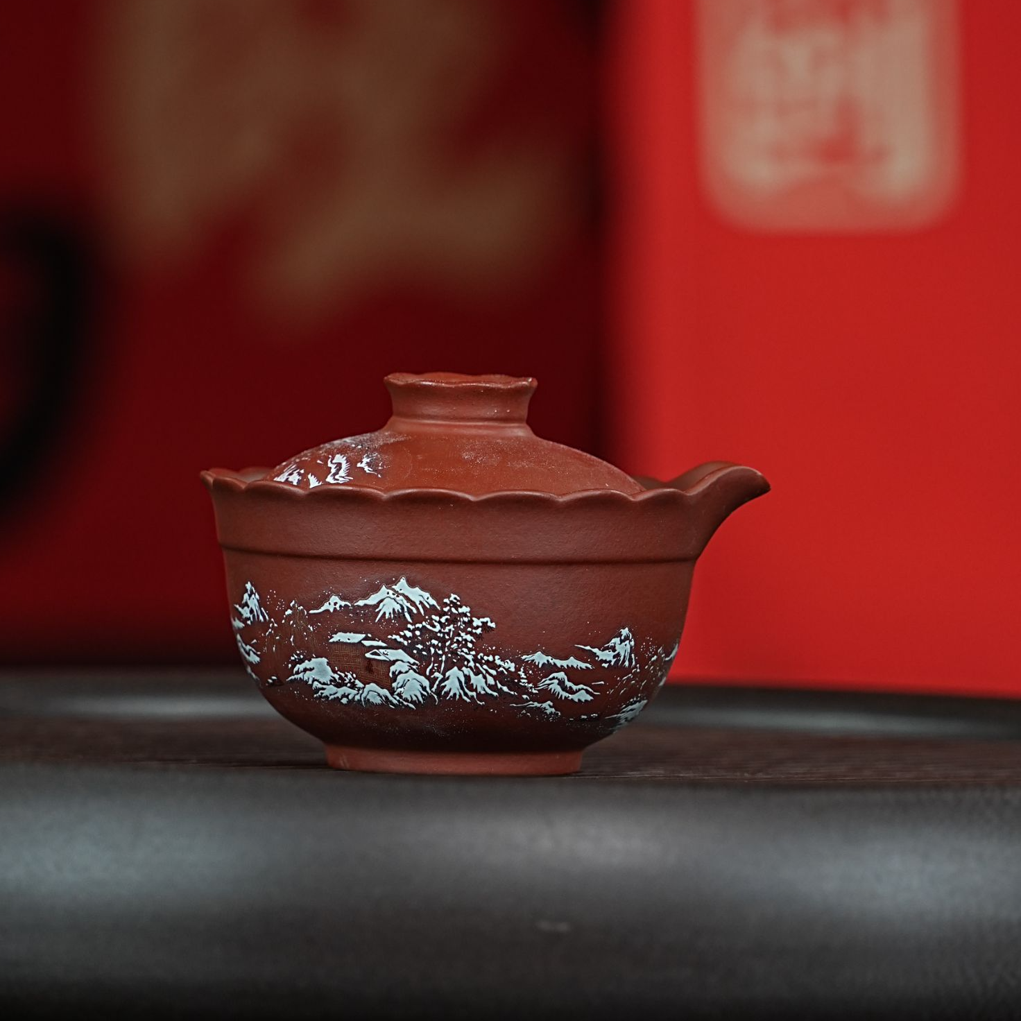 宜兴原矿朱泥堆绘雪景紫砂手抓壶 