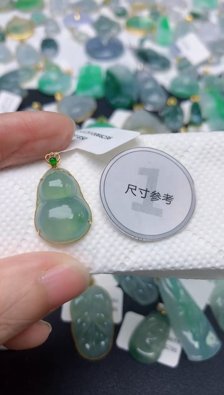 颈饰18K金镶嵌翡翠天然缅甸A货翡翠