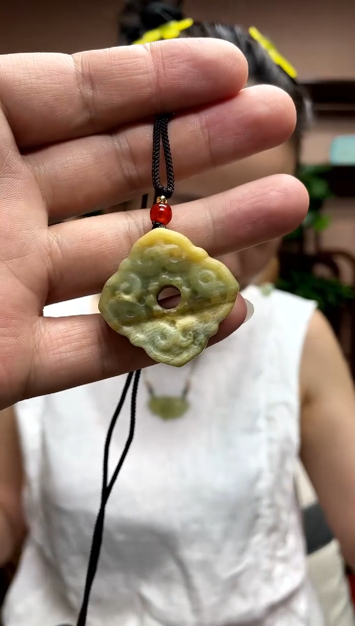 岫玉未镶嵌吊坠·