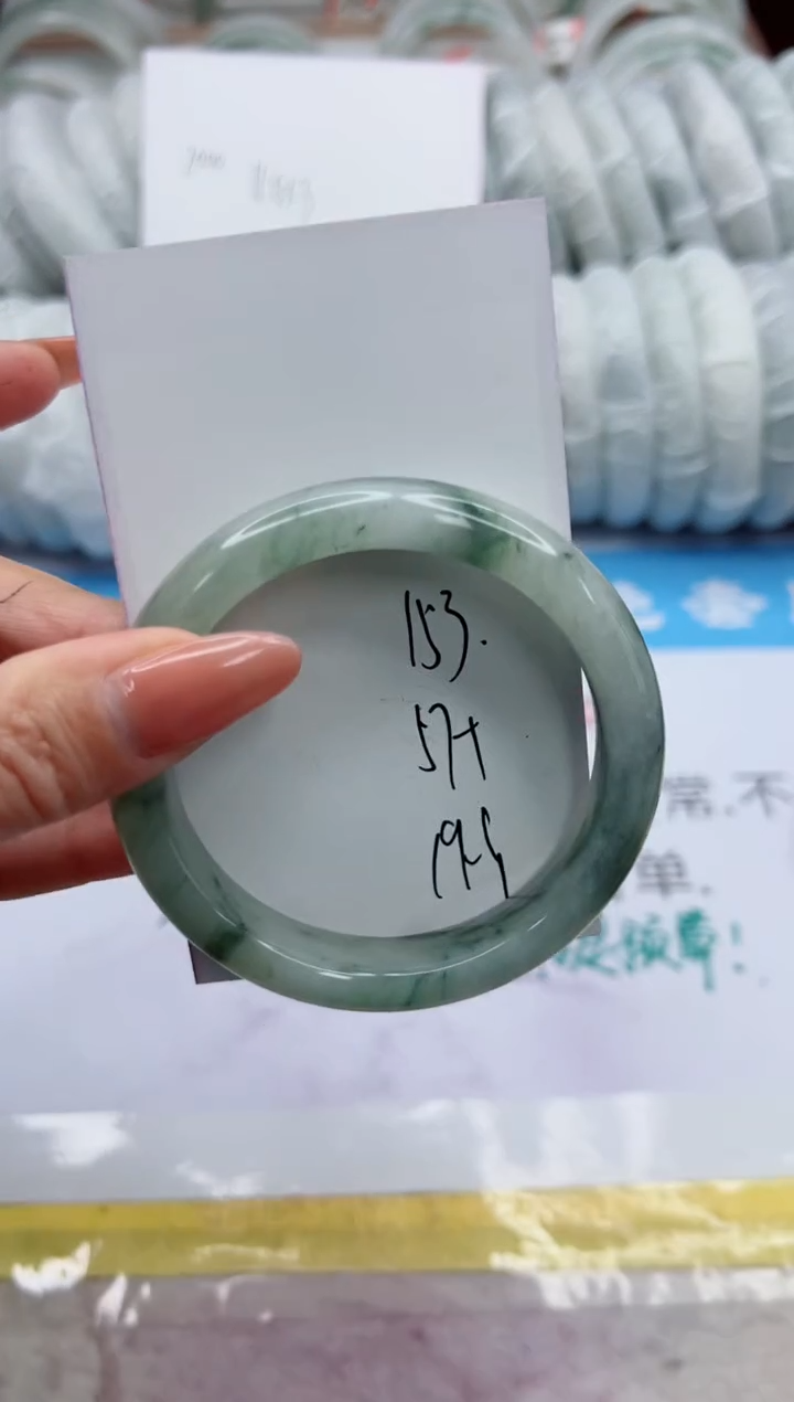 【闪购商品】石英质玉未镶嵌手镯153