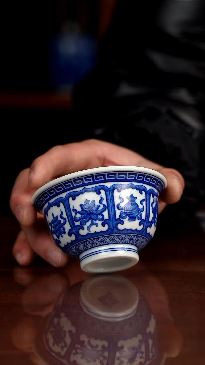 晓月窑青花八宝压手杯