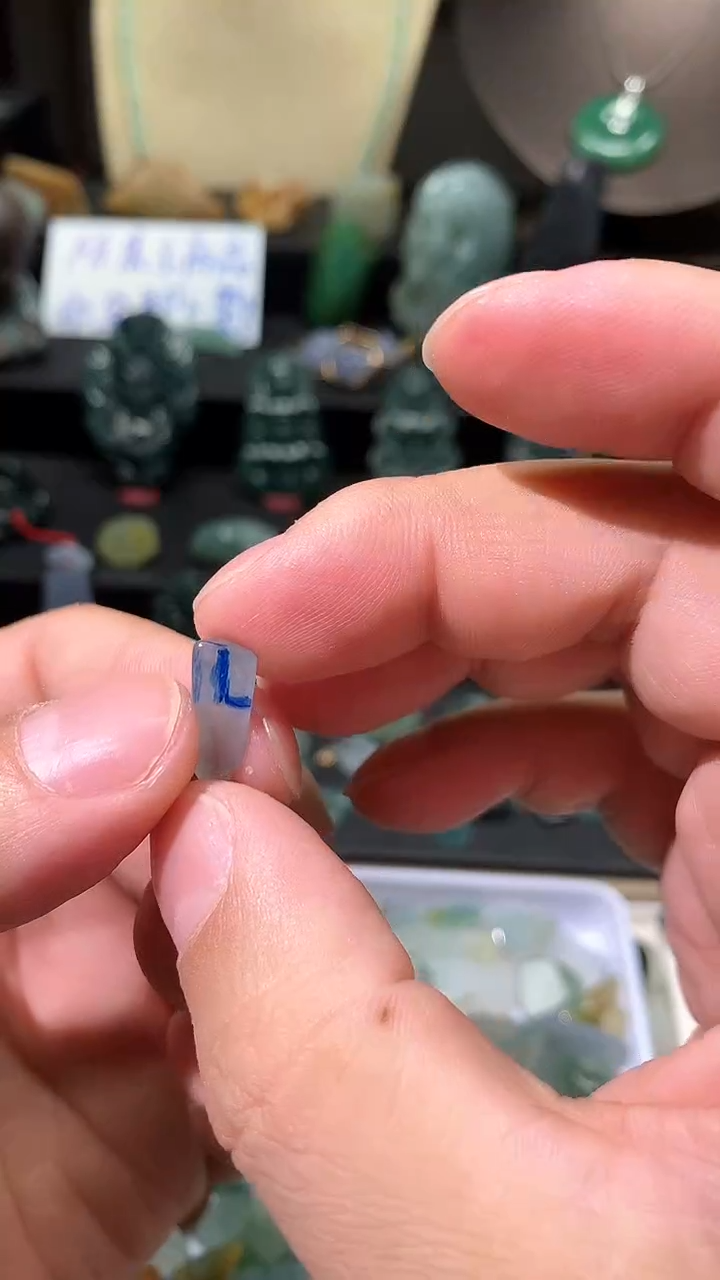 【闪购商品】翡翠吊坠(不含链)未镶嵌小刀