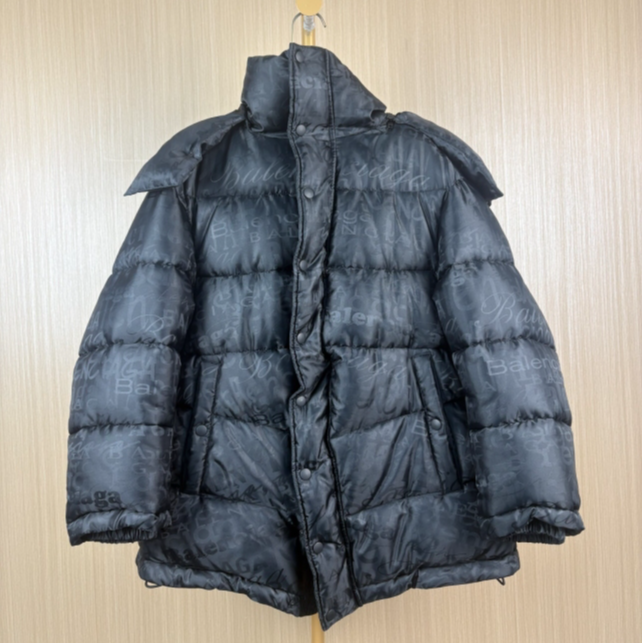 99新 Balenciaga/巴黎世家 满印黑色羽绒服 36 16576406