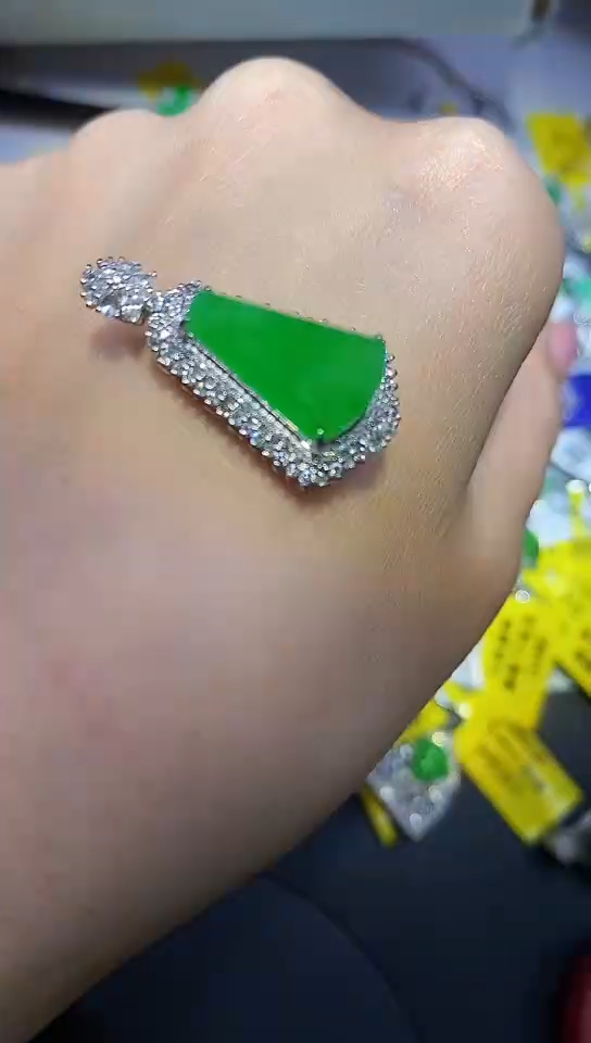 【闪购商品】翡翠颈饰18K金镶嵌18k金吊坠