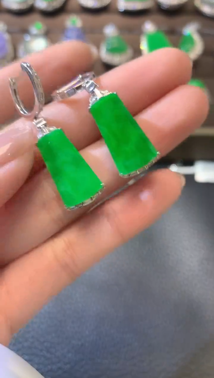 【闪购商品】翡翠耳饰18K金镶嵌D24翡翠