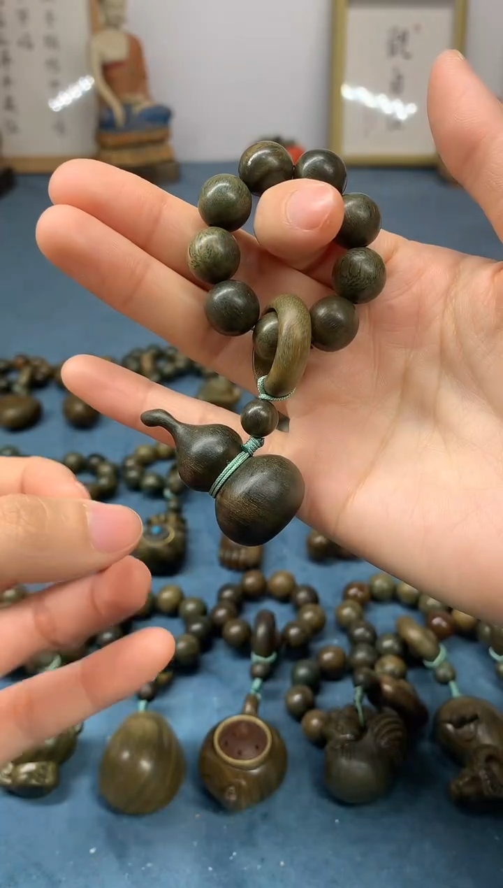 【闪购商品】维腊木（绿檀）把件葫芦 盘玩件