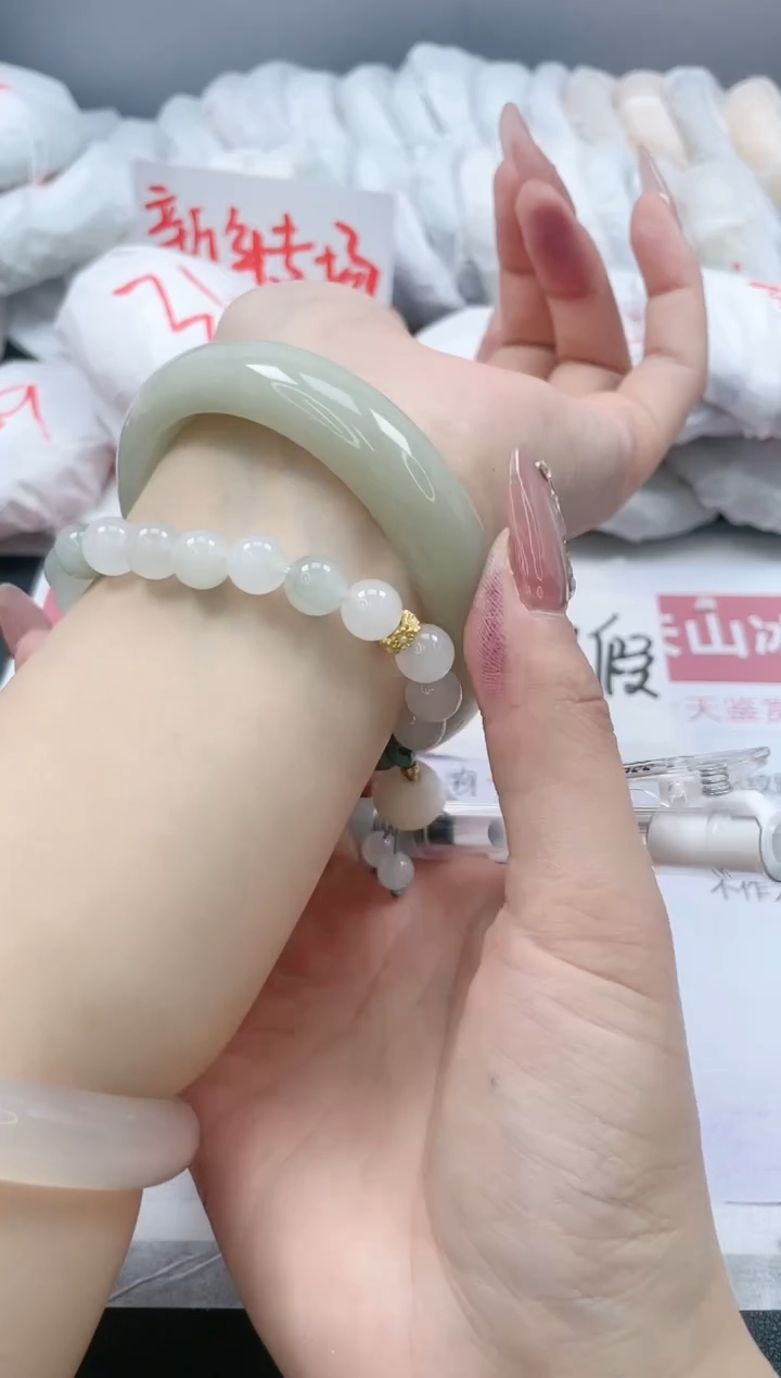 【闪购商品】石英质玉手镯未镶嵌203/59.9