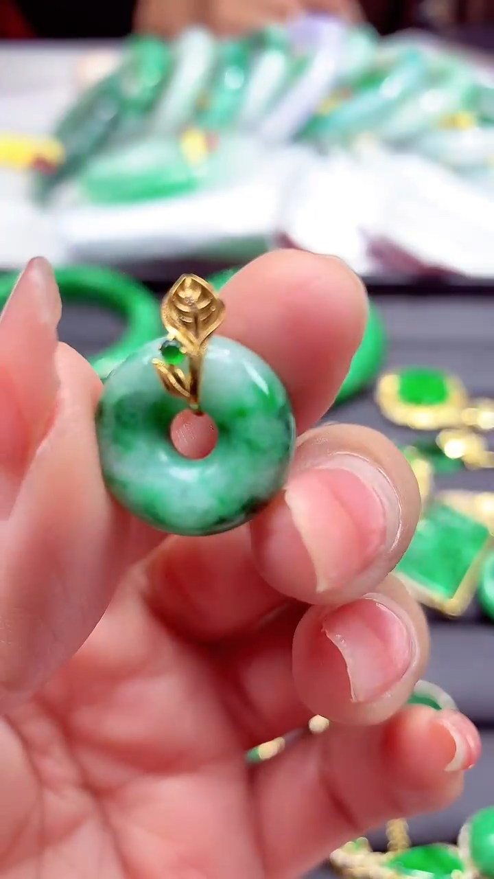 【闪购商品】翡翠颈饰18K金镶嵌颈饰