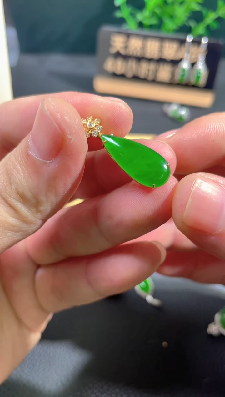 【闪购商品】翡翠颈饰18K金镶嵌翡翠