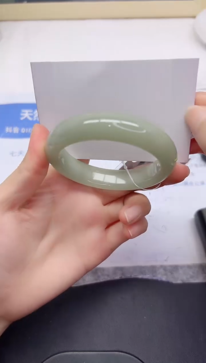 石英质玉手镯未镶嵌76-56.6