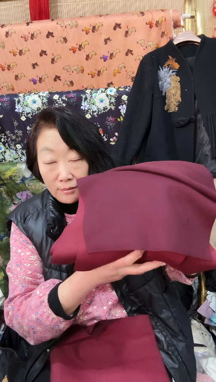 大码水洗羊绒红色弯刀裤裁片一条096