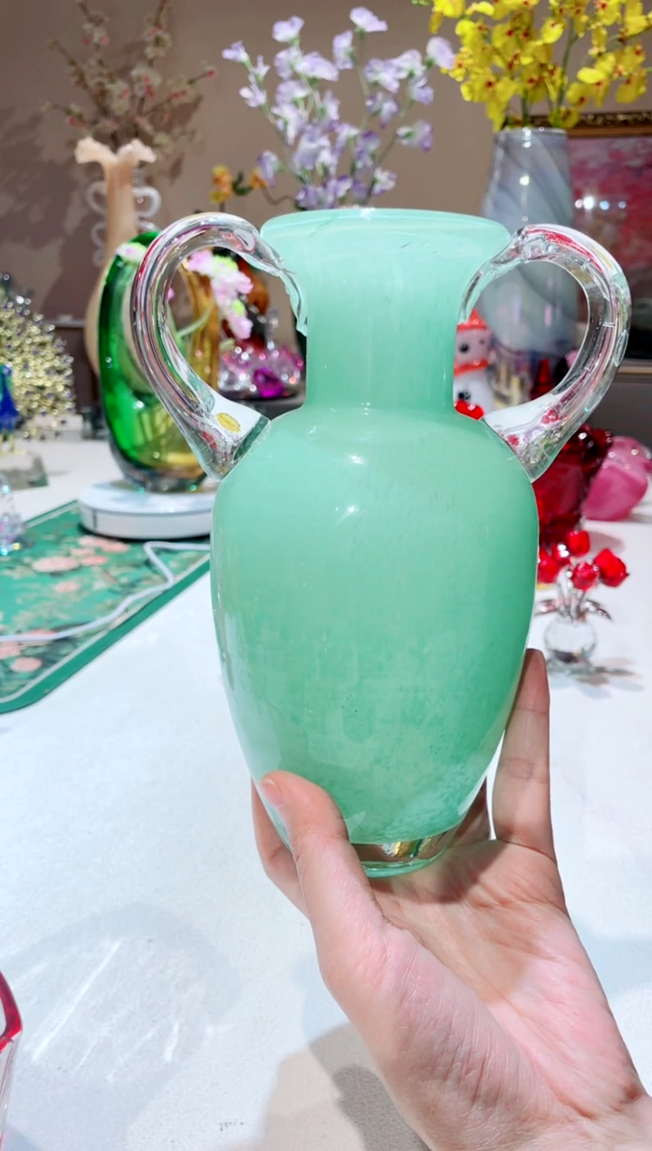 【闪购商品】琉璃手工艺品浅绿色双耳花瓶 微瑕