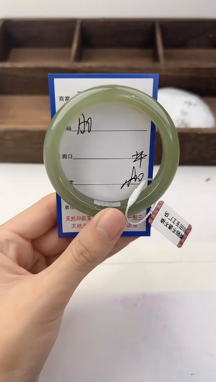 未镶嵌手镯和田玉150颜色微差无瑕疵