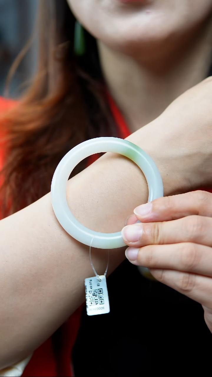 【闪购商品】和田玉手镯未镶嵌55翠青白底翠