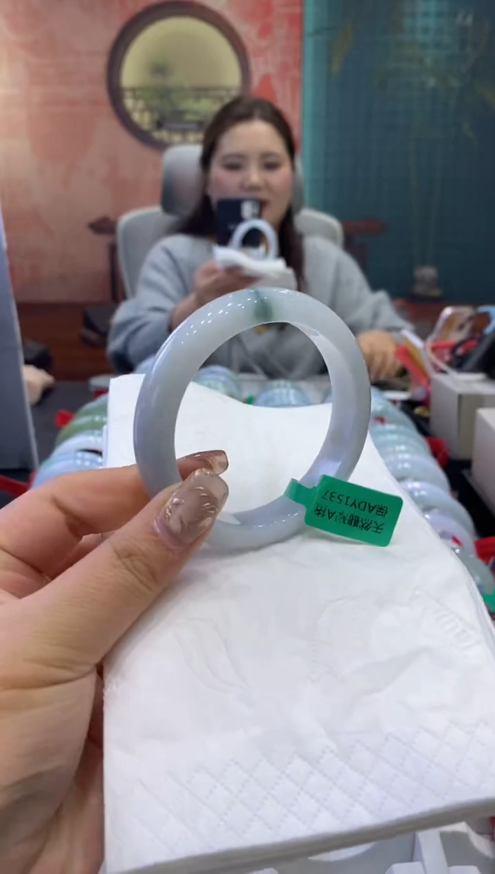 【闪购商品】翡翠手镯未镶嵌多人0011110
